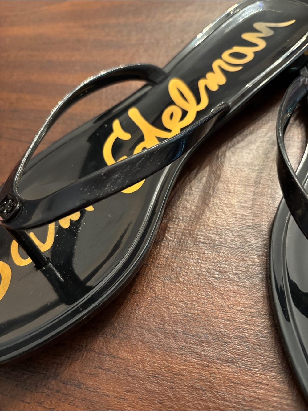 Black shiny flip flops - Picture 3 of 5